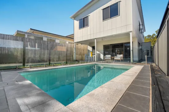 354 Nursery Rd, Holland Park, Qld 4121