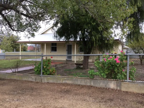 36 Caroline Street, Maitland, SA 5573