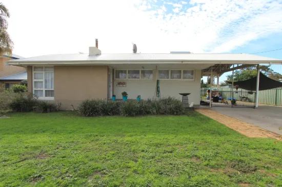 36 Golf Road, Merredin, WA 6415
