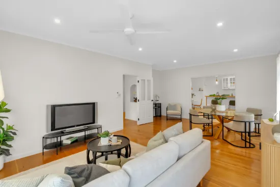 369-371 Mccoombe Street, Mooroobool, Qld 4870