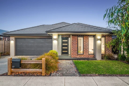 37 Ashbury Boulevard, Armstrong Creek, Vic 3217