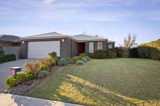 37 Cambridge Drive, Thurgoona, NSW 2640