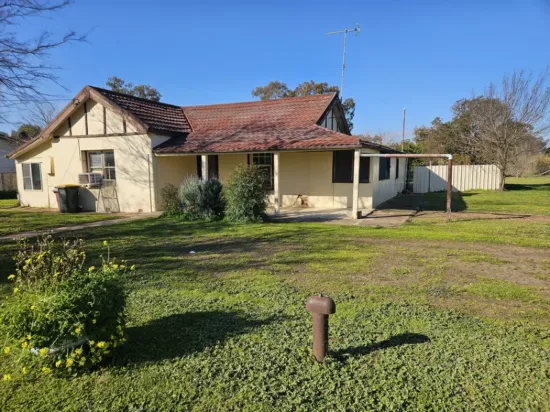 37 Fitzroy Avenue, Cowra, NSW 2794