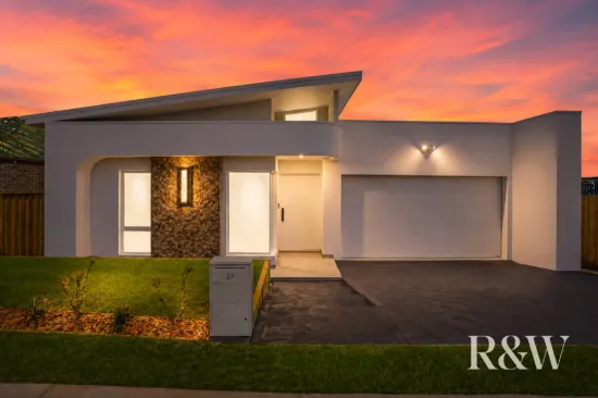 37 HARNESS DRIVE, Menangle Park, NSW 2563