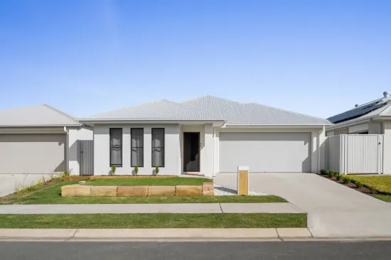 37 Hotham Crescent, Banya, Qld 4551