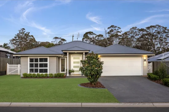 37 McGee Drive, Kearneys Spring, Qld 4350