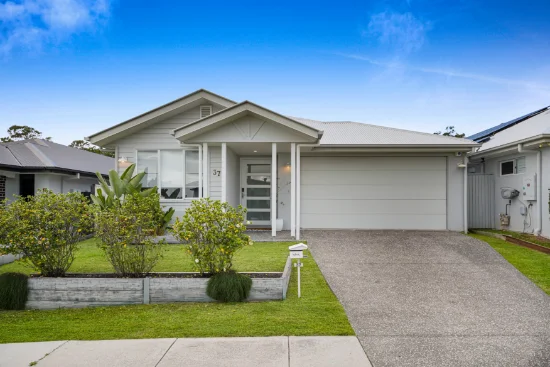 37 Riverland Rd, Coomera, Qld 4209 - For Rent