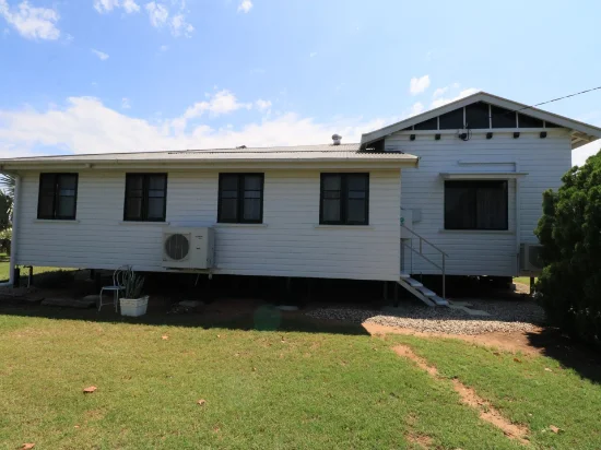 37 Russell Street, Wallumbilla, Qld 4428