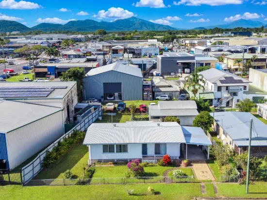37 Sturt Street, Bungalow, Qld 4870