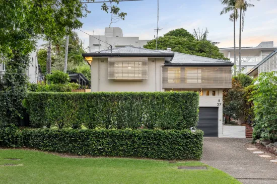 37 The Esplanade, St Lucia, Qld 4067