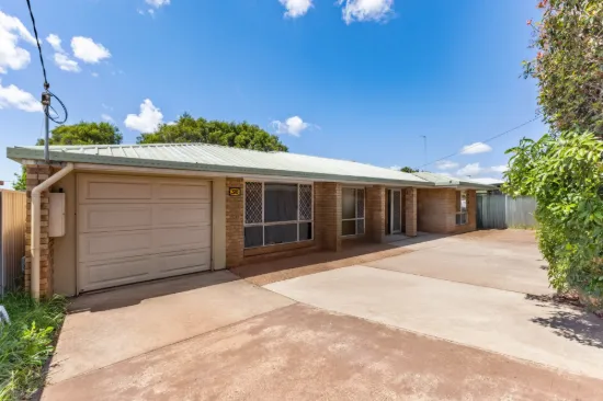 370 West Street, Kearneys Spring, Qld 4350