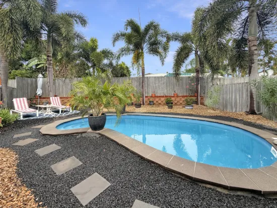 38 Daintree Drive, Bushland Beach, Qld 4818