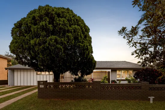 38 Mingera Street, Mansfield, Qld 4122