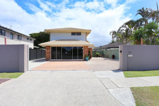 38 Morala Avenue, Runaway Bay, Qld 4216