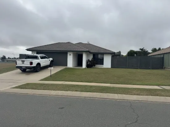 38 Naumann Street, Moranbah, Qld 4744