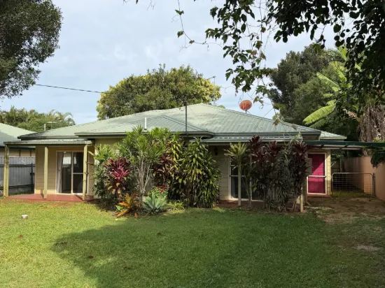 38 Noyes Parade, Karragarra Island, Qld 4184
