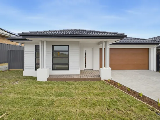 38 Somerford Dr, Clyde North, Vic 3978