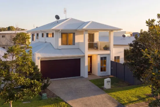 38 Waterway Drive, Birtinya, Qld 4575