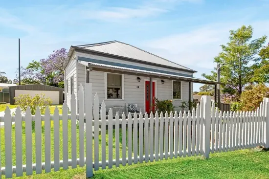 39 Aberglasslyn Road, Rutherford, NSW 2320