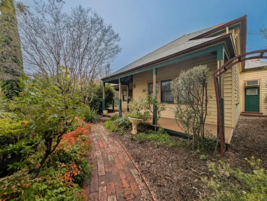 39 Albert Street, Kerang, Vic 3579