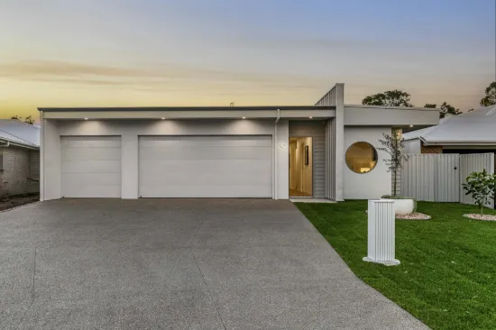 39 Oceanview Street, Point Vernon, Qld 4655