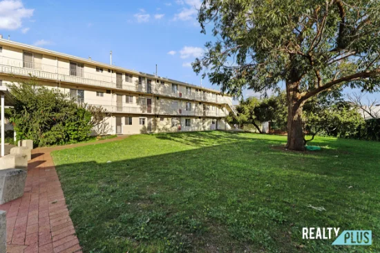 4/3 Burgundy Crescent, Spearwood, WA 6163