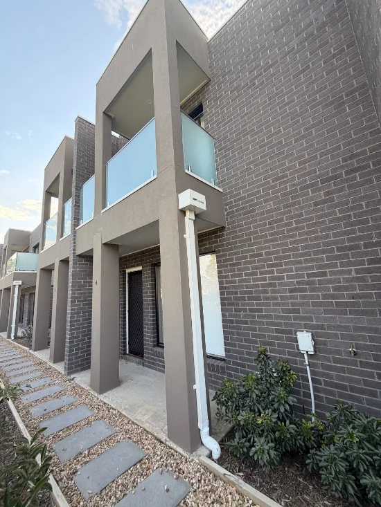 4/304 The Lakes Boulevard, South Morang, Vic 3752