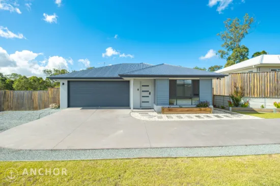 4 Agapanthus Place, Southside, Qld 4570