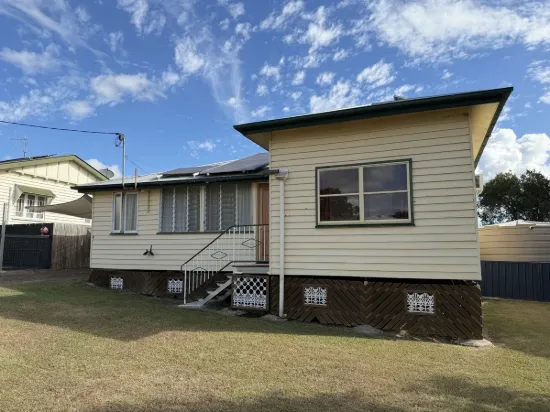 4 Bell Street, Monto, Qld 4630