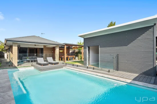 4 Benetti Crescent, Hope Island, Qld 4212 - For Sale