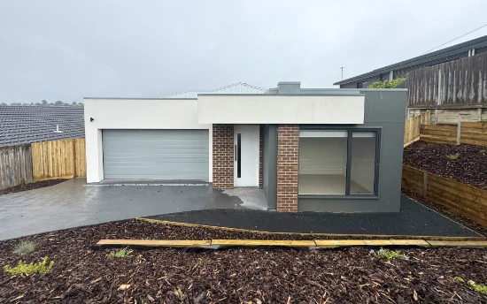 4 Bladen Street, Warragul, Vic 3820