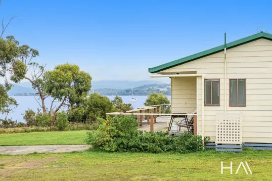 4 Challis Crescent, Deep Bay, Tas 7112