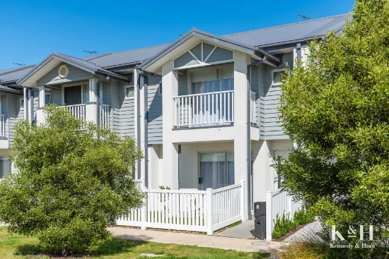 4 Clara Walk, Gisborne, Vic 3437