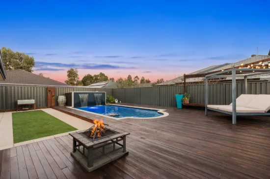 4 Cloutt Lane, Piara Waters, WA 6112