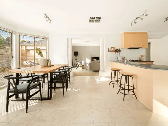 4 Desmond Court, Carrum Downs, Vic 3201