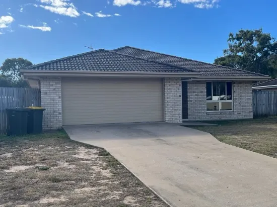 4 Earl Court, Moore Park Beach, Qld 4670