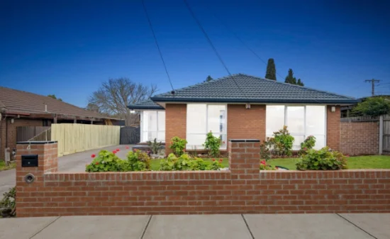 4 Eaton Street, Melton South, Vic 3338 - For Rent