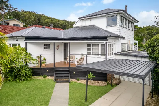 4 Edgewater Avenue, Green Point, NSW 2251
