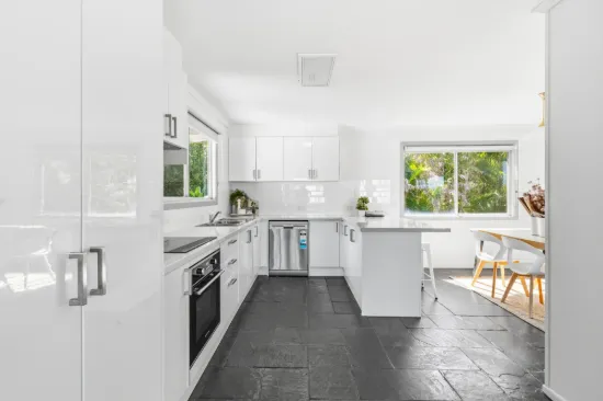 4 Ewan Street, Southport, Qld 4215