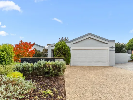 4 Fernie Gardens, Winthrop, WA 6150