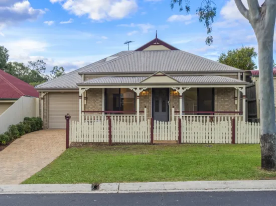 4 Goldeneye Place, Forest Lake, Qld 4078