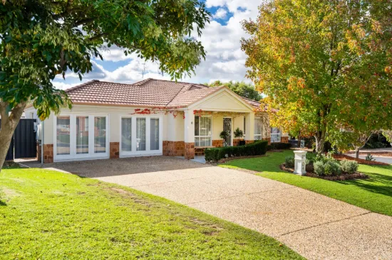 4 Hillock Avenue, East Albury, NSW 2640