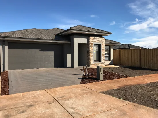 4 Inverness Place, Thornhill Park, Vic 3335