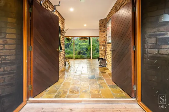 4 Kenny Court, Mount Ommaney, Qld 4074