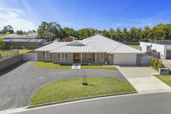 4 Kermeen Place, Cardigan, Vic 3352 - For Sale
