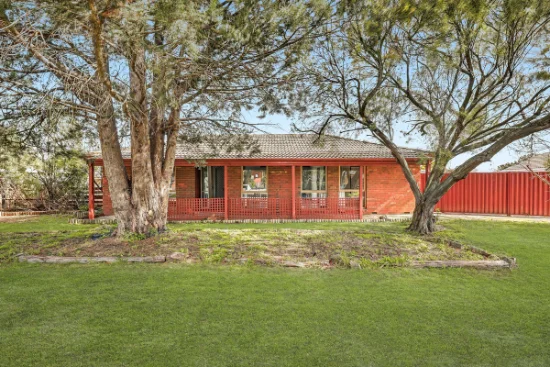 4 Lachlan Close, Cranbourne North, Vic 3977