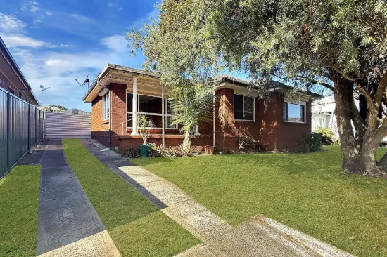4 Lake Entrance Road, Oak Flats, NSW 2529