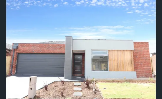 4 Louisville Drive, Thornhill Park, Vic 3335