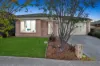 4 Manoora Avenue, Clyde North, Vic 3978