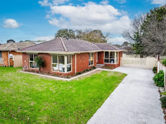4 Martin Place, Cranbourne VIC 3977-Image